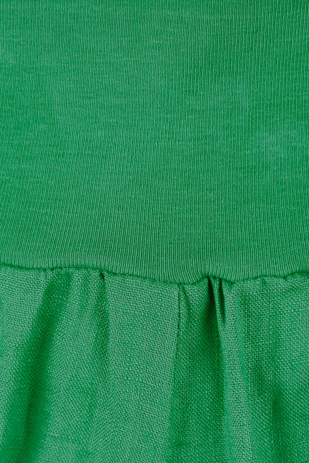 Product shot of the Pull On Linen Pant in colour Emerald (Green), detail
