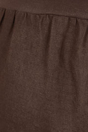 Product shot of the Pull On Linen Pant in colour Koko, detail