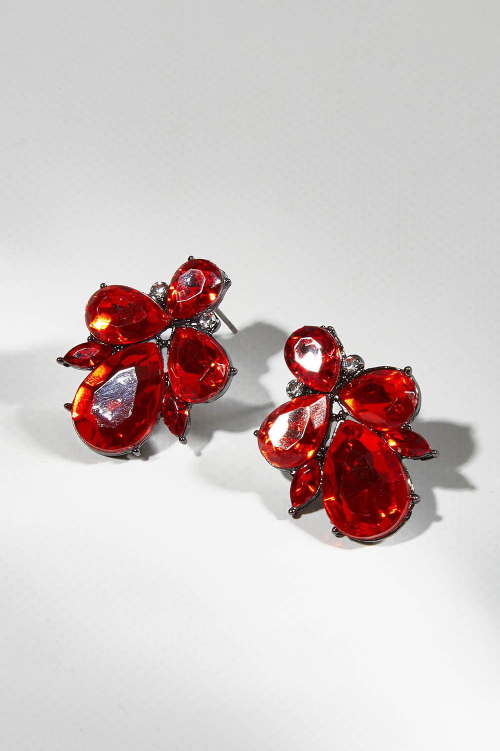 A model wearing size OneSize of the Small Bling Earrings in colour Red (Red), from the front, showing the whole outfit