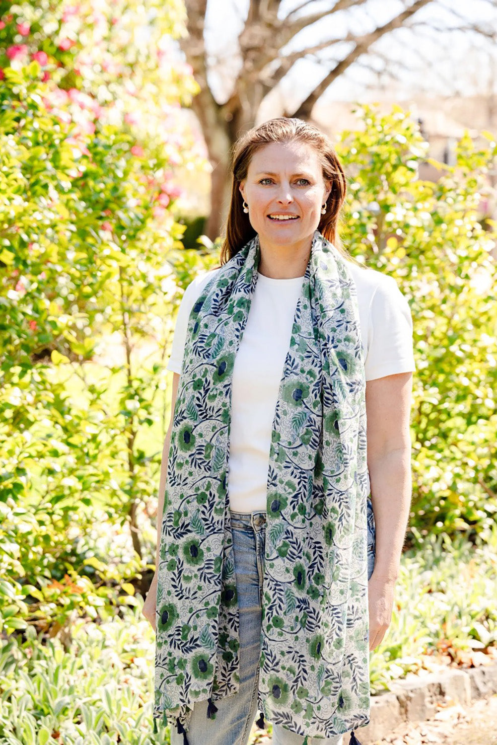 A model wearing the Caroline Floral Lightweight Scarf in colour Navykhaki, from the front, showing the whole outfit