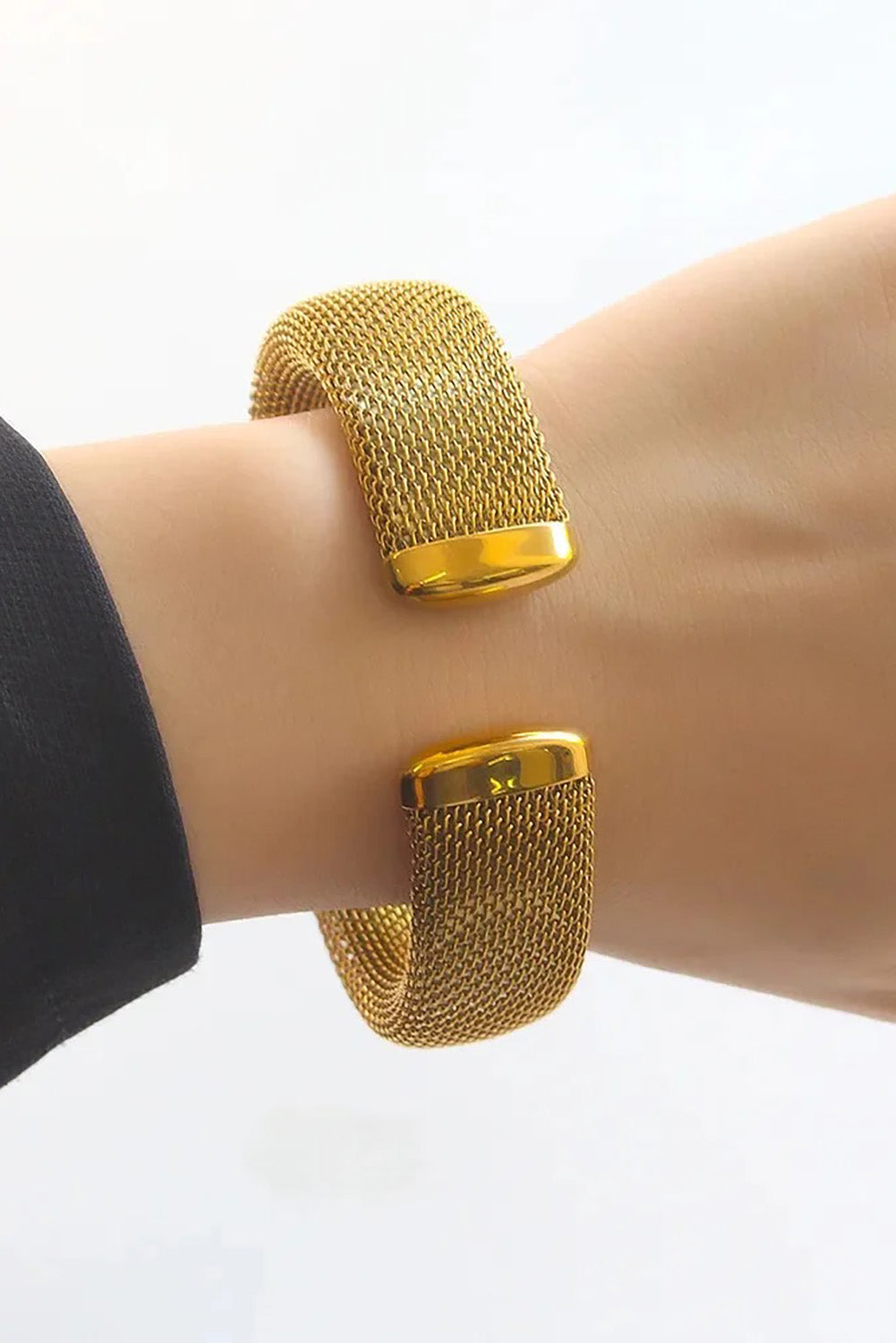 A model wearing the Elegance Mesh Cuff in colour Gold (Metallics), from the front, showing the whole outfit