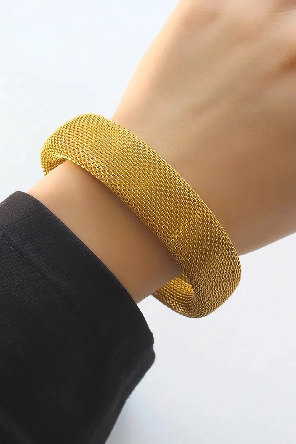 A model wearing the Elegance Mesh Cuff in colour Gold (Metallics), from the front, showing the whole outfit