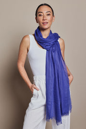 A model wearing the Solid Lightweight Scarf in colour Cobaltblue (Blue), from the front, showing the whole outfit