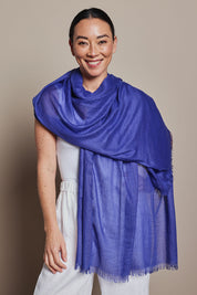 A model wearing the Solid Lightweight Scarf in colour Cobaltblue (Blue), from the front, showing the whole outfit