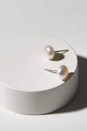 A model wearing size OneSize of the Sterling Silver Small Pearl Stud in colour Silver (White), from the front, showing the whole outfit