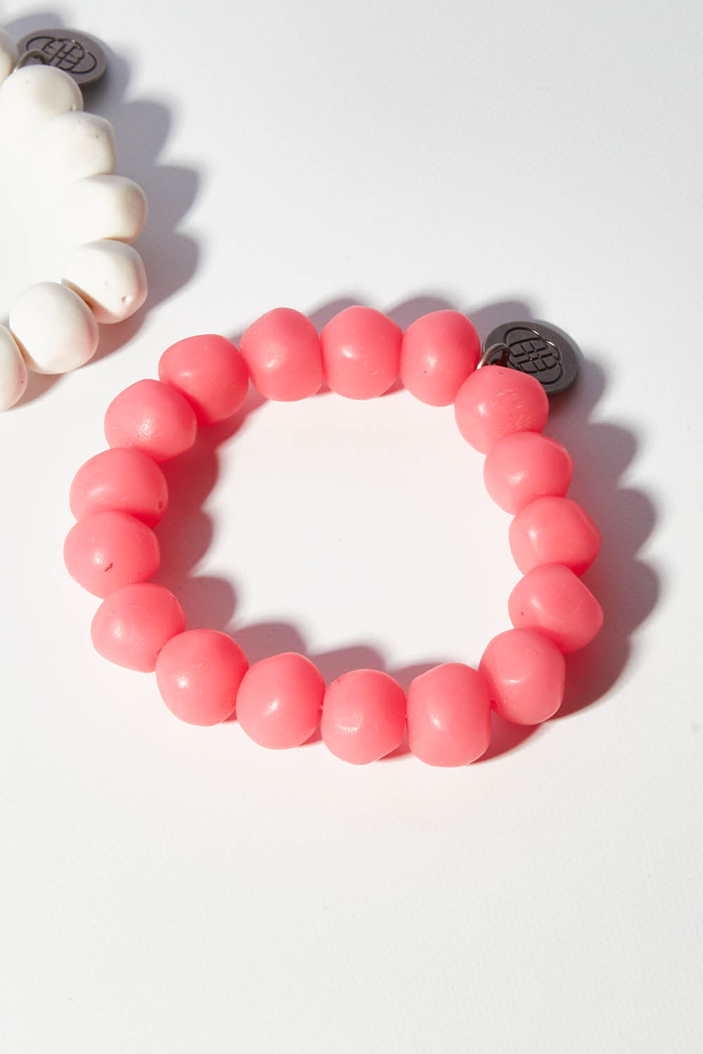 A model wearing size OneSize of the Rock Resin Bracelet in colour Brightpink (Pink), from the front, showing the whole outfit