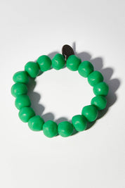 A model wearing size OneSize of the Rock Resin Bracelet in colour Emerald (Green), from the front, showing the whole outfit