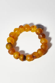 A model wearing size OneSize of the Rock Resin Bracelet in colour Tortoise, from the front, showing the whole outfit
