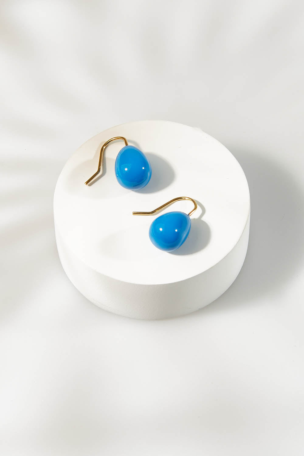 A model wearing size OneSize of the Enamel Drop Earrings in colour Blue (Blue), from the front, showing the whole outfit
