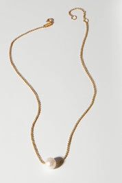 A model wearing size OneSize of the Single Pearl Necklace in colour Gold (Metallics), from the front, showing the whole outfit