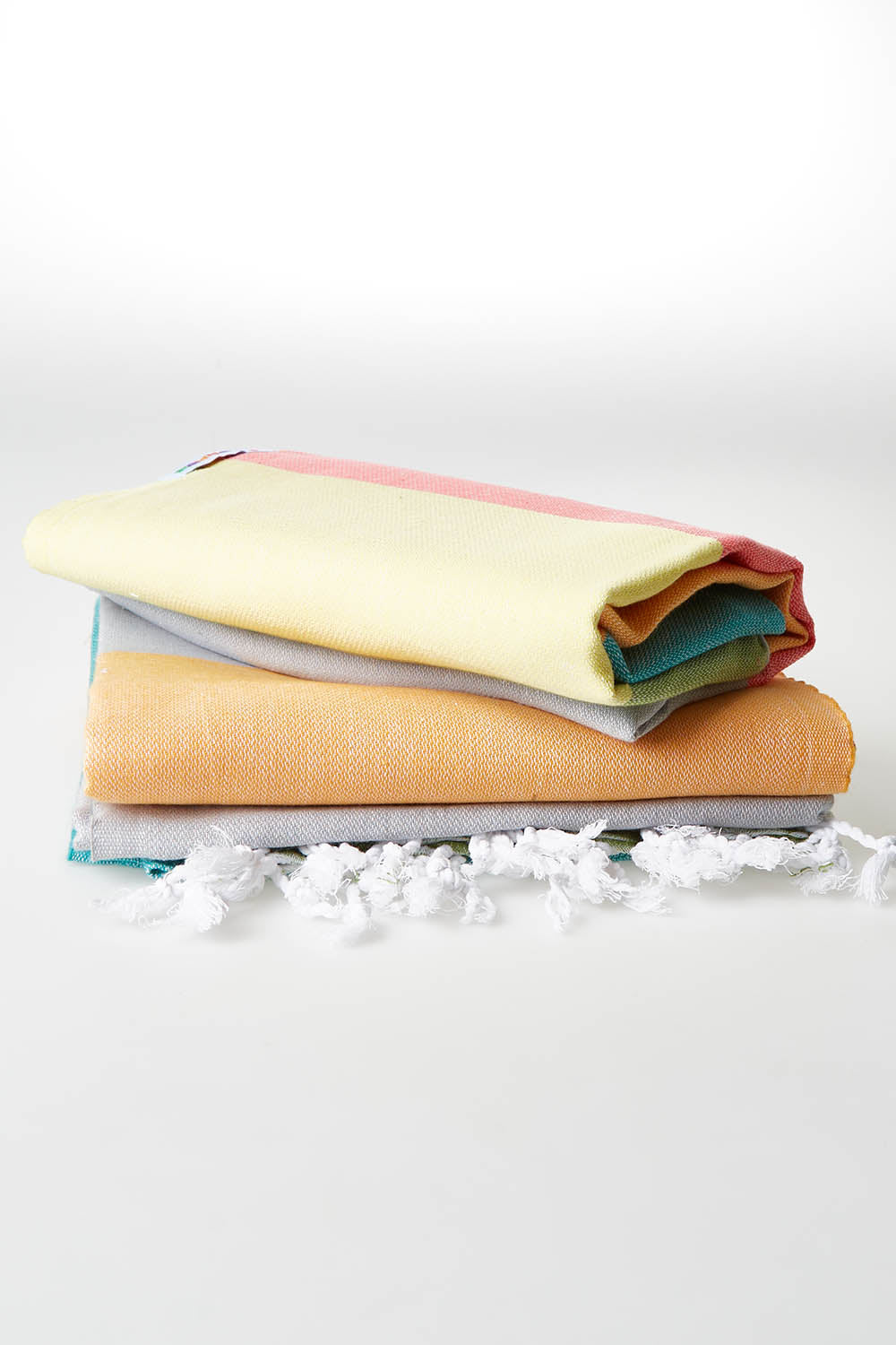 A model wearing size OneSize of the Hammamas Splice Cotton Towel in colour Rizo, from the front, showing the whole outfit