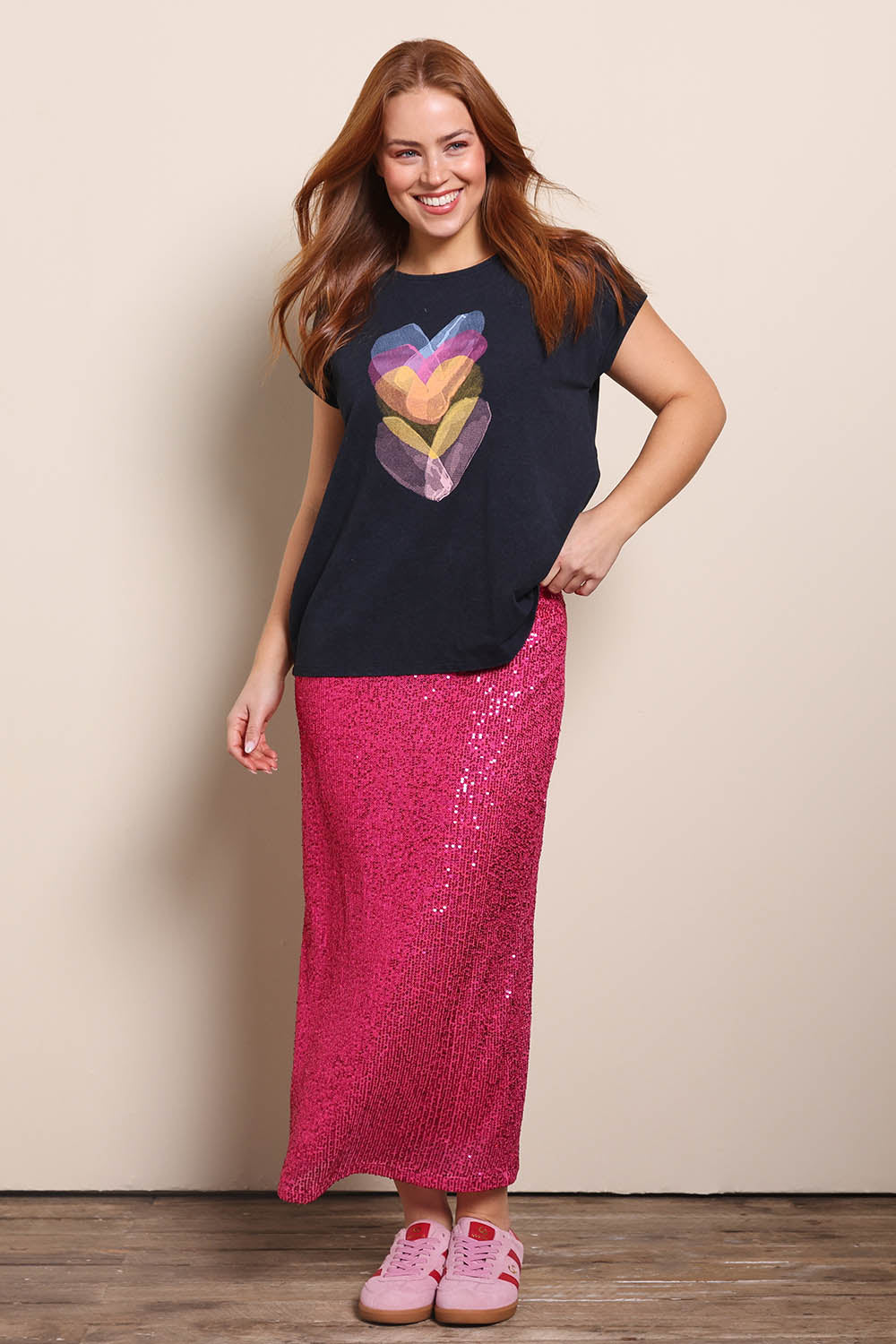 Model Georgiel wearing size 10 of the Heart Logo Tee – Blackpink in colour Blackpink, from the front