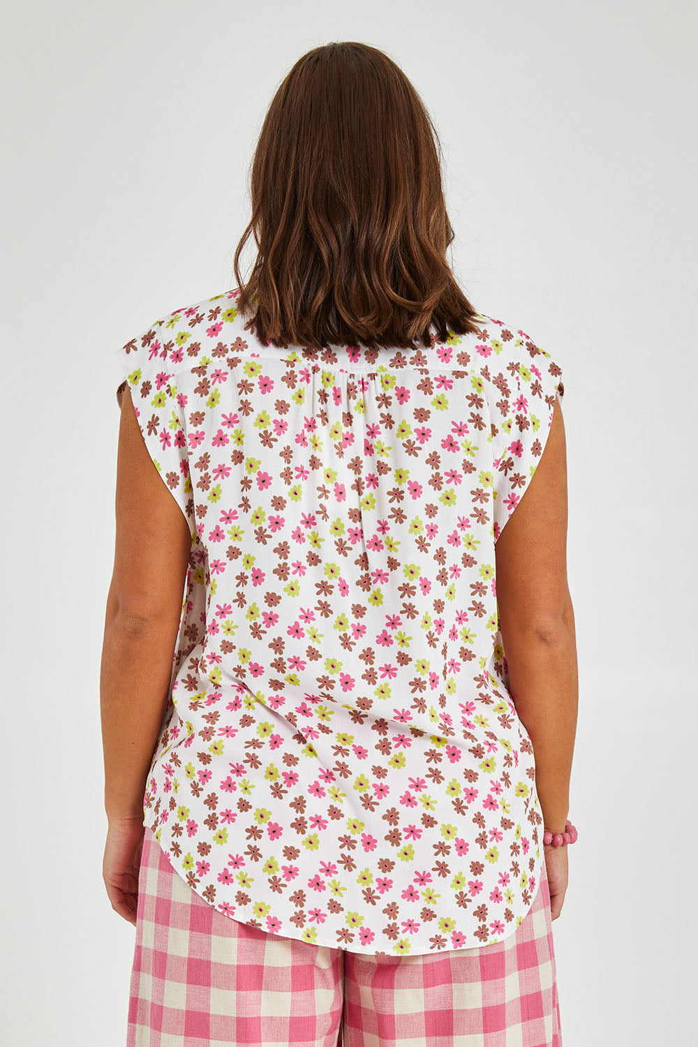 Model Monique wearing size 14 of the Cap Sleeve Shirt in colour Retrodaisy (White), from the back