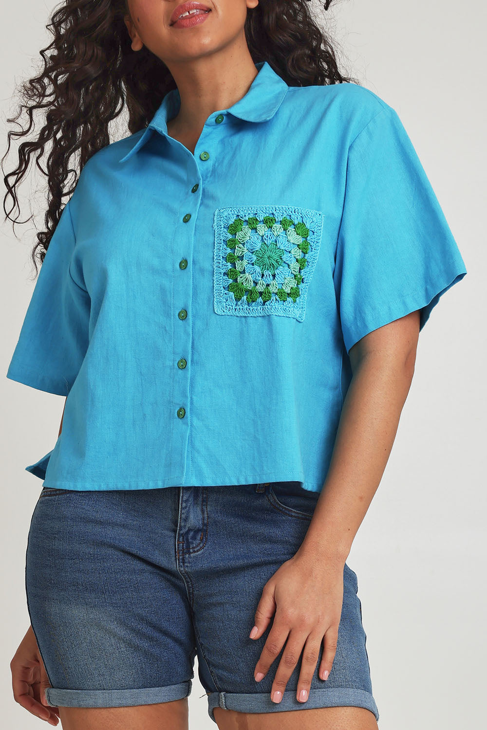 Model Terri-Leigh wearing size 14 of the Crochet Pocket Cotton Shirt in colour Skyblue (Blue), from the front, cropped image
