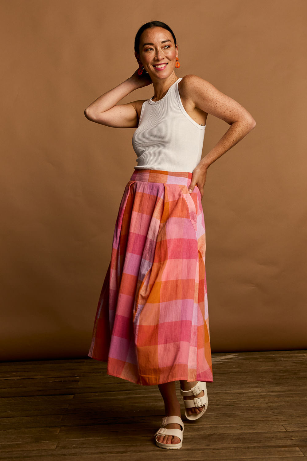 Model Katie wearing size 10 of the Yarn Dyed Cotton Pleat Front Skirt in colour Sherbet (Pink), from the front, showing the whole outfit