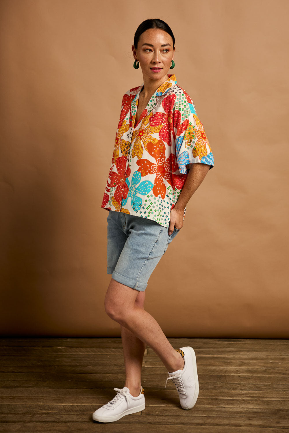 Model Katie wearing size 10 of the Open Collared Shirt in colour Flower, from the front, showing the whole outfit