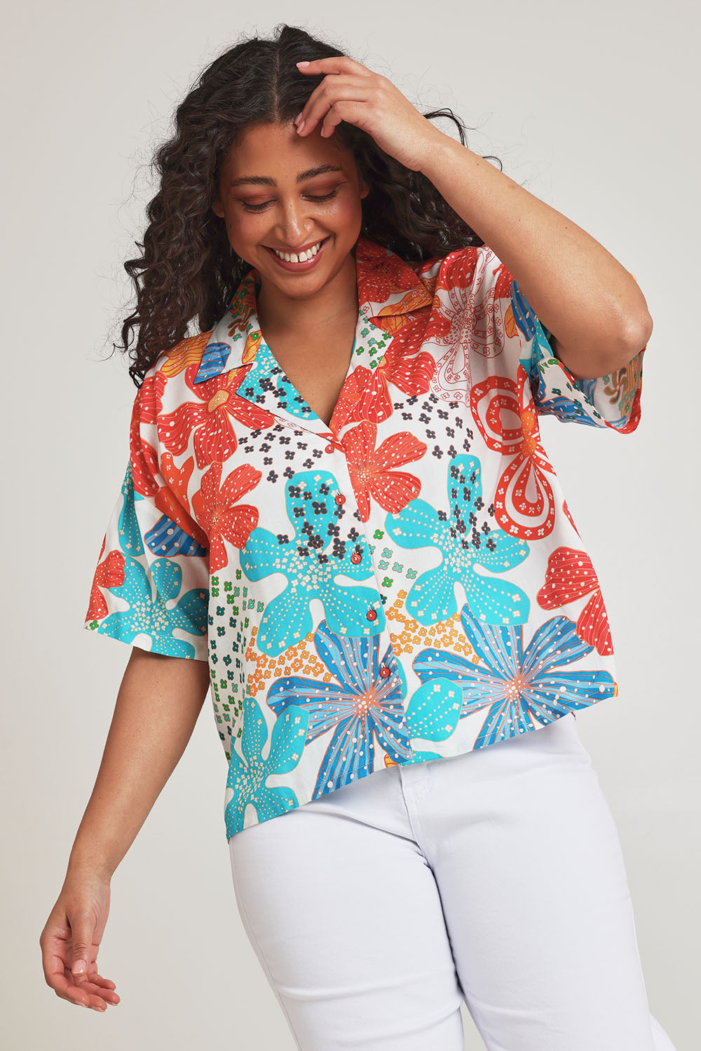 Model Terri-Leigh wearing size 14 of the Open Collared Shirt in colour Flower, from the front, cropped image