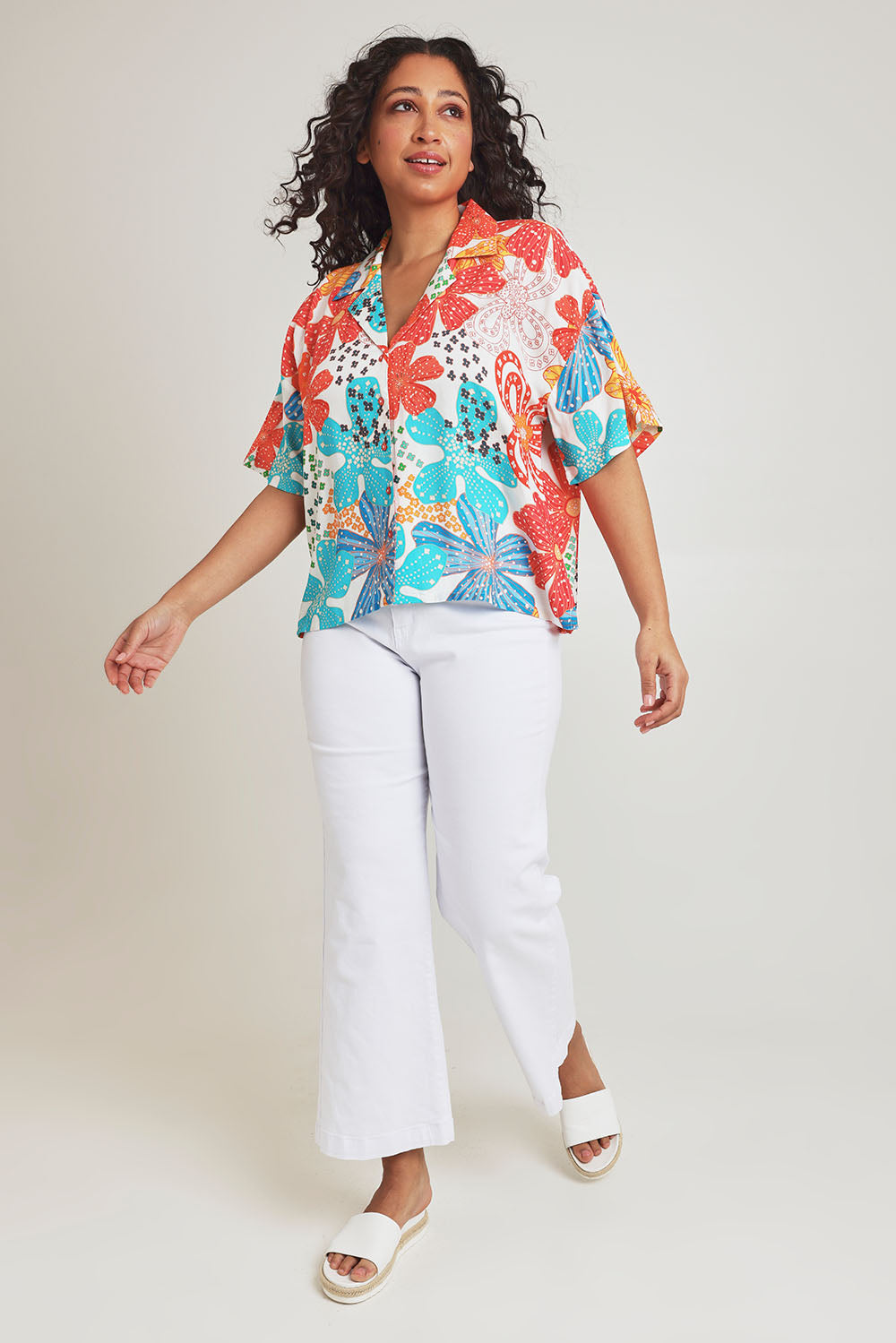 Model Terri-Leigh wearing size 14 of the Open Collared Shirt in colour Flower, from the front, showing the whole outfit