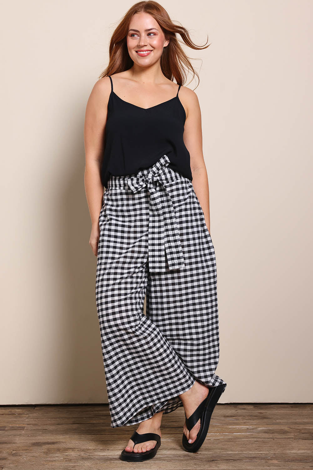 Model Georgiel wearing size 10 of the Cotton Waist Tie Pants – Gingham in colour Gingham, from the front