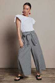 Model Katie wearing size 10 of the Cotton Waist Tie Pants in colour Gingham (Black), from the front, showing the whole outfit
