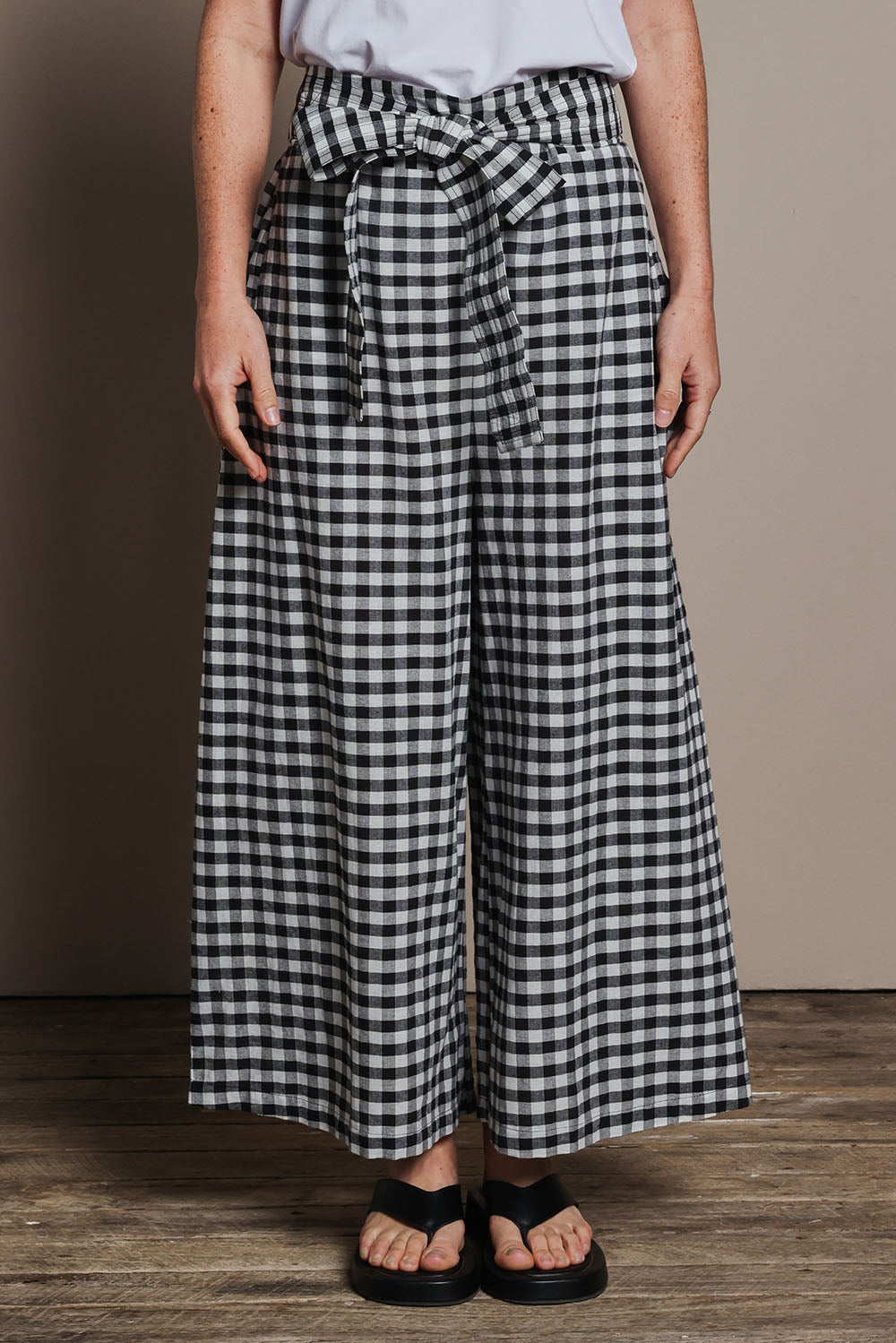 Model Katie wearing size 8 of the Cotton Waist Tie Pants in colour Gingham (Black), from the front, cropped image