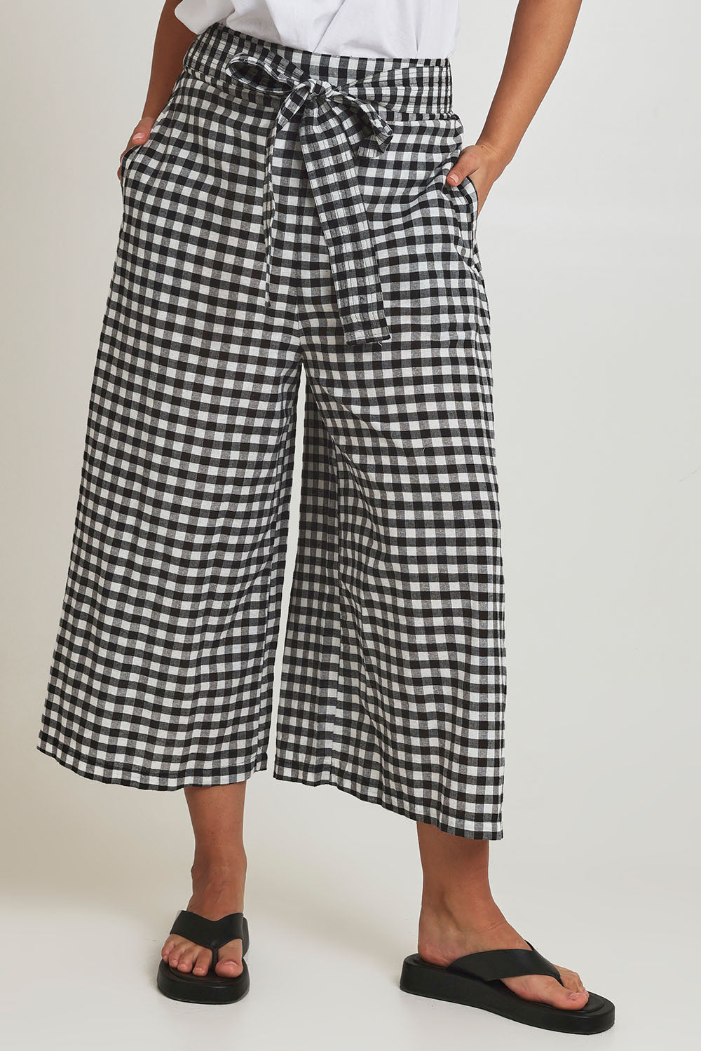 Model Terri-Leigh wearing size 14 of the Cotton Waist Tie Pants in colour Gingham (Black), from the front, cropped image