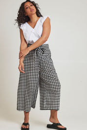 Model Terri-Leigh wearing size 14 of the Cotton Waist Tie Pants in colour Gingham (Black), from the front, showing the whole outfit
