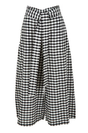 Product shot of the Cotton Waist Tie Pants in colour Gingham (Black), from the front