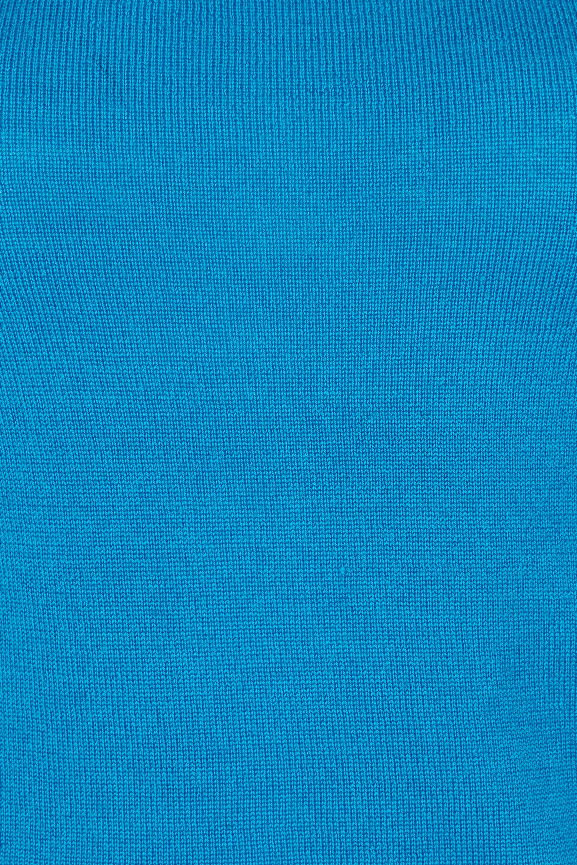 Product shot of the Extra Fine Merino Wool Long Sleeve Knit in colour Blue (Blue), detail