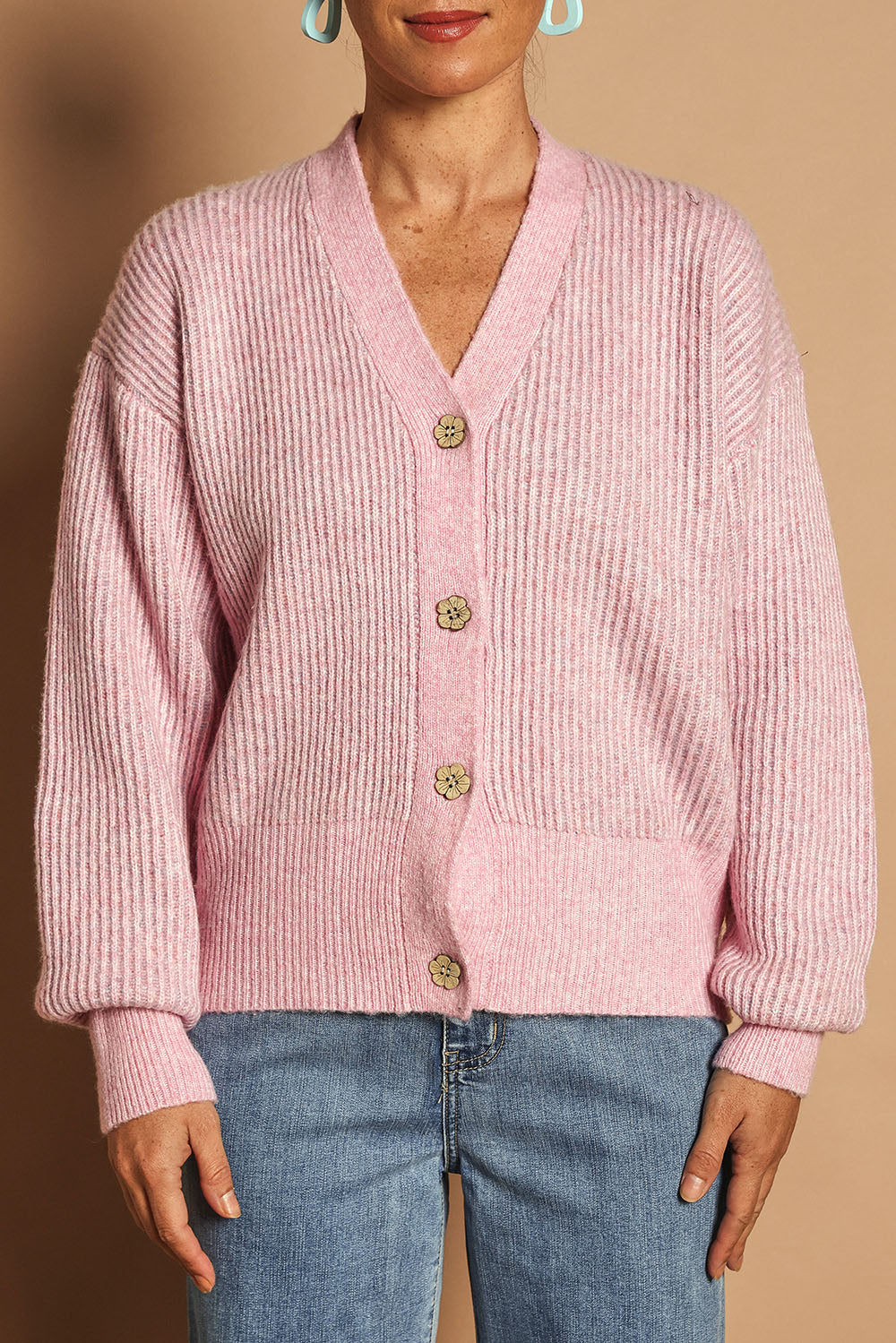 Model Katie wearing size S of the Fluffy Relaxed Ribbed Cardigan in colour Prismpink (Pink), from the front, cropped image