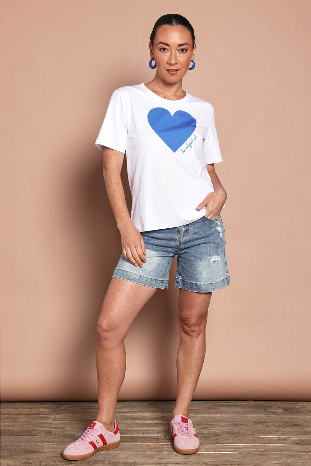 Model Katie wearing size 10 of the Mercerized Cotton Love Tee in colour Boldblue (Blue), from the front, showing the whole outfit