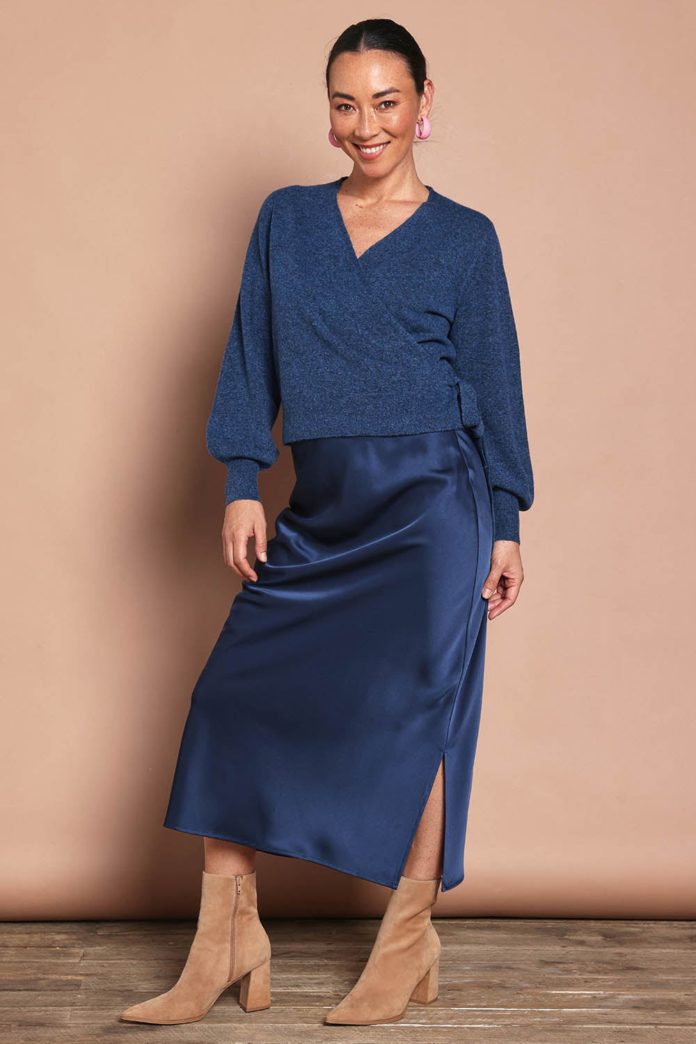 Model Katie wearing size S of the Wrap Knit Sweater in colour Dustyblue (Blue), from the front, showing the whole outfit