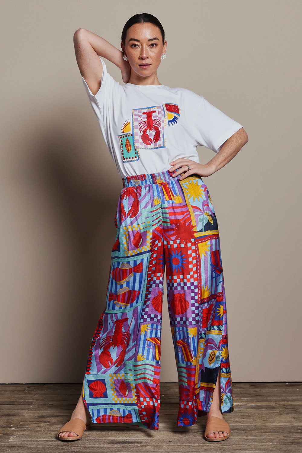 Model Katie wearing size 10 of the Printed Cotton Blend Tee in colour Lobster, from the front, showing the whole outfit