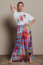Model Katie wearing size 10 of the Printed Cotton Blend Tee in colour Lobster, from the front, showing the whole outfit