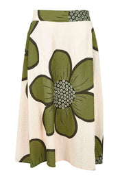 Product shot of the Cotton Flower Skirt in colour Boldflower (Green), from the front