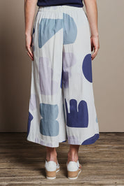 Model Katie wearing size 10 of the Cotton Pull On Pant in colour Abstract (Blue), from the back
