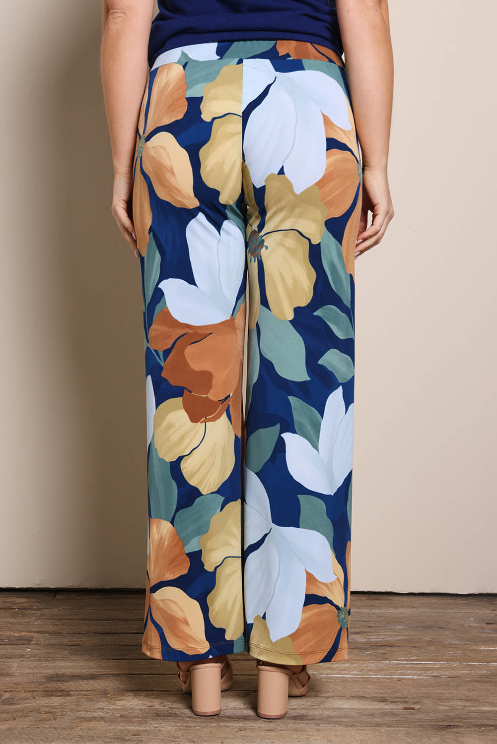 Model Georgiel wearing size 10 of the Printed Straight Leg Pull On Pant – Amberflora in colour Amberflora, from the back