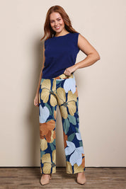 Model Georgiel wearing size 10 of the Printed Straight Leg Pull On Pant – Amberflora in colour Amberflora, from the front