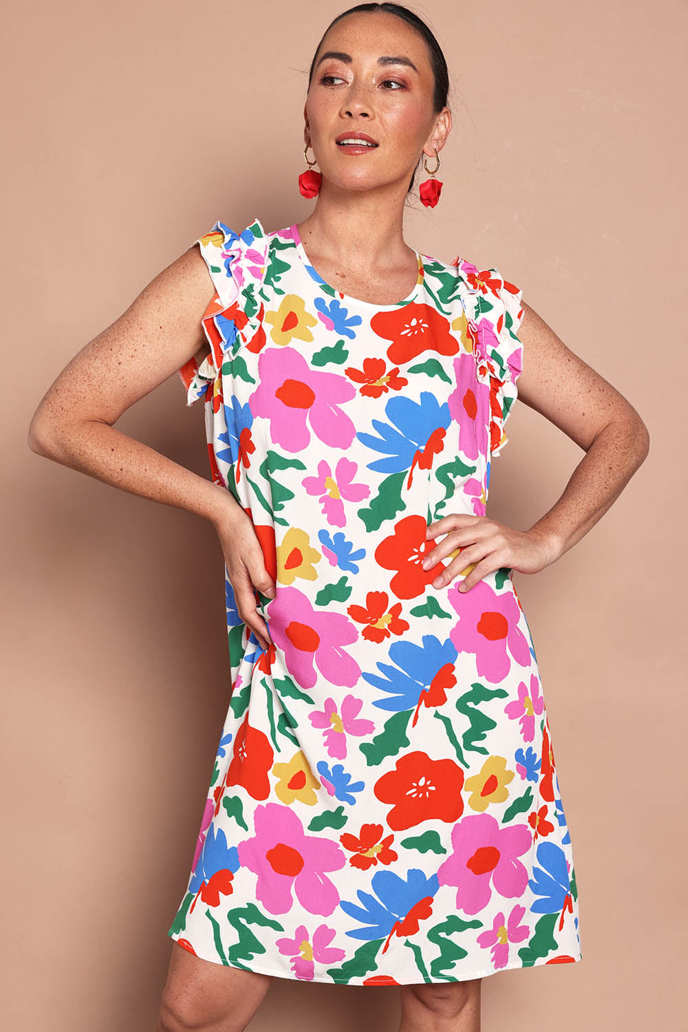 Model Katie wearing size 10 of the Printed Sleeveless Dress in colour Bloompop, from the front, cropped image