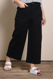 Model Georgiel wearing size 10 of the Cropped Denim Patch Pocket Jean – Black in colour Black, in a cropped view