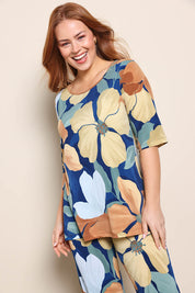 Model Georgiel wearing size 10 of the Side Split Tunic Top – Amberflora in colour Amberflora, in a cropped view