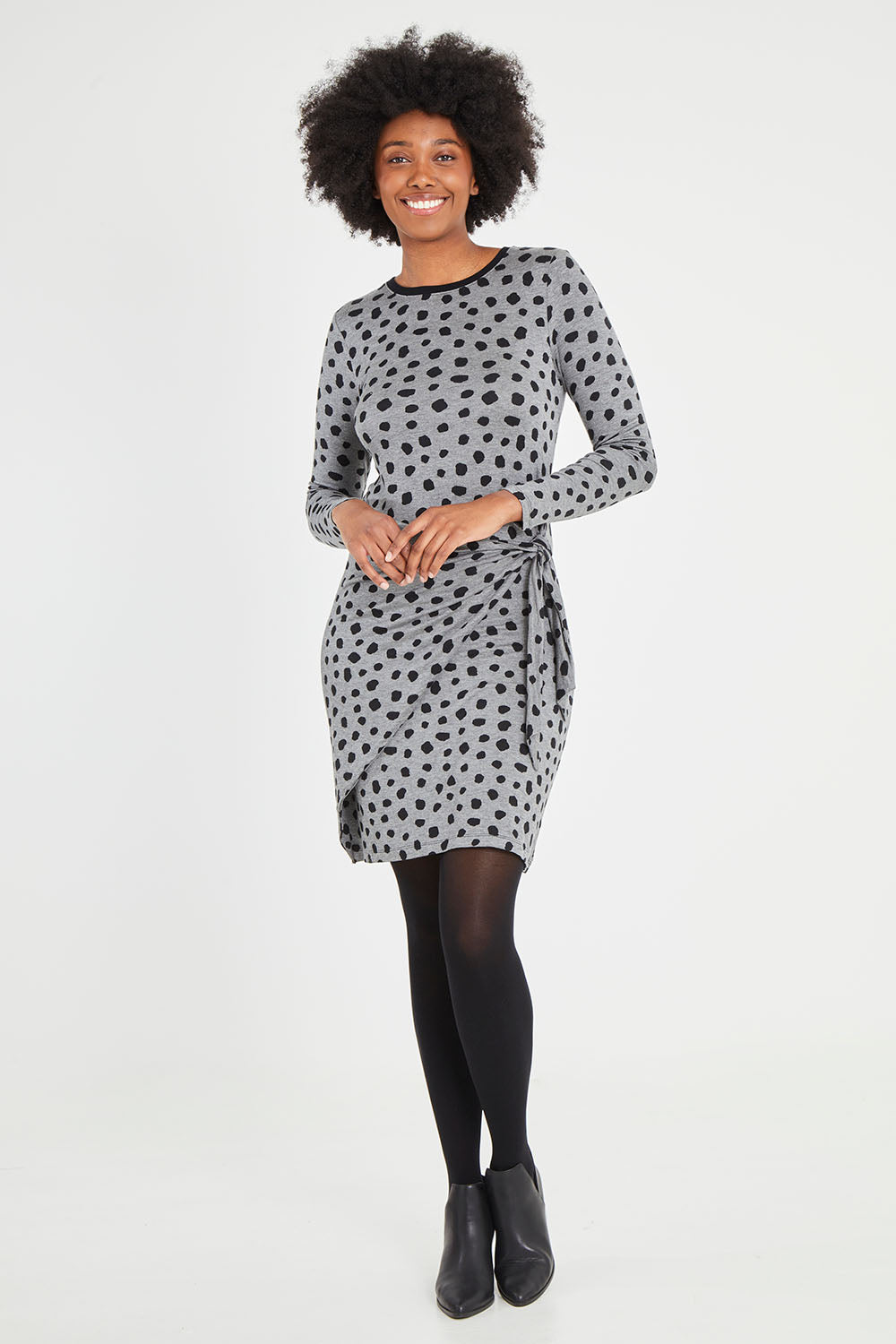 Model Aiyana wearing size S of the Wrap Dress in colour Dots (Grey), from the front, showing the whole outfit
