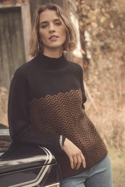 A model wearing the Mock Neck Tunic in colour Herrbone, from the front, showing the whole outfit