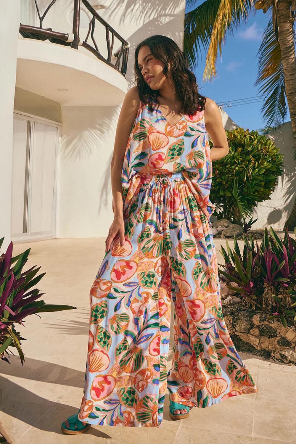 A model wearing the Baja Pant in colour Tide, from the front, showing the whole outfit