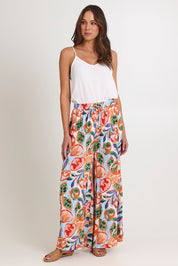 Model Madeline wearing size S of the Baja Pant in colour Tide, from the front, showing the whole outfit