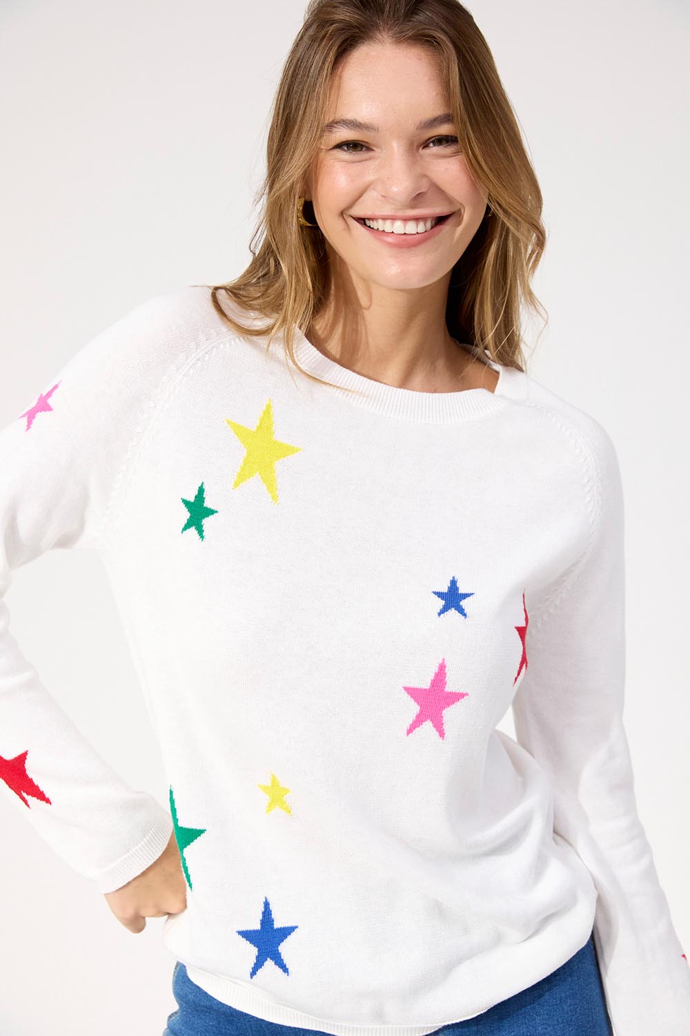 A model wearing the Vermont Star Crew in colour White (White), from the front, cropped image