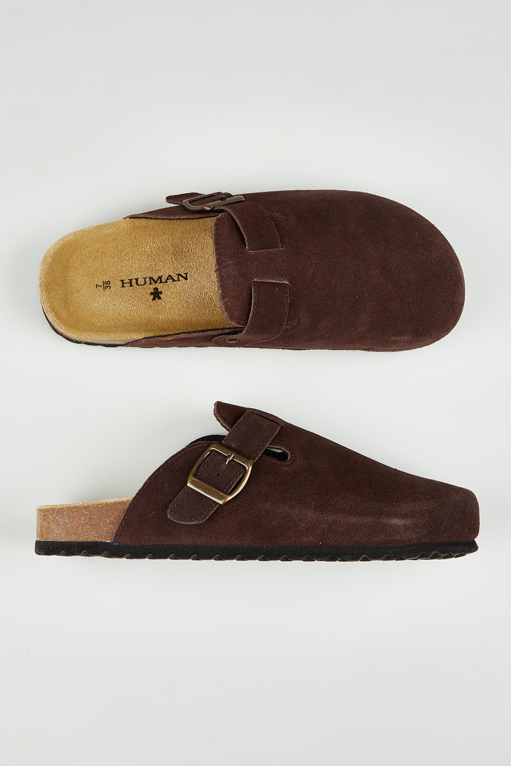A model wearing size 37 of the Lara Leather Slide in colour Chocolate, from the front, showing the whole outfit