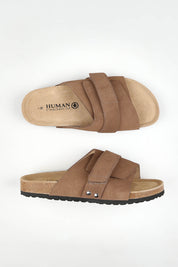 A model wearing size 37 of the Taylor Suede Slide in colour Tobacco, from the front, showing the whole outfit