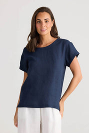 A model wearing the Captain Linen Tee in colour Navy (Blue), from the front, cropped image