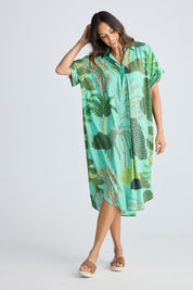 A model wearing the Canal Modal Overshirt in colour Rainforest, from the front, showing the whole outfit